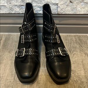 Urban Outfitters Black Zoe Triple buckle studded Straps size 9
